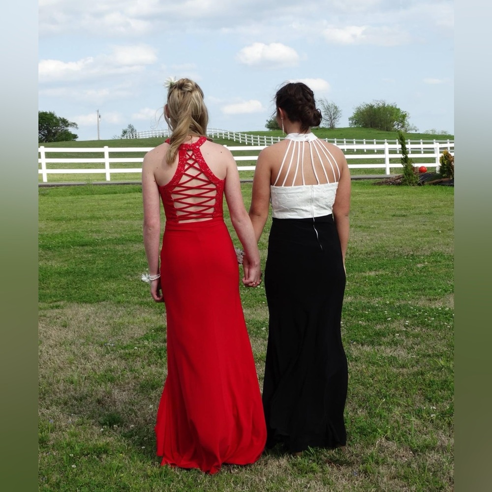 Red prom dress. Size 1/2 and brand Morgan & co.